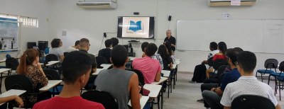 Estudantes do Paespe em reunião com a coordenação do programa