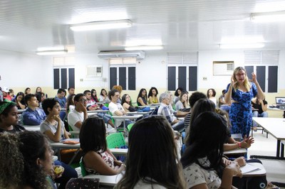 A coordenadora do curso de Relações Públicas, Manuela Callou