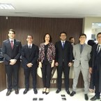Equipe_vencedora_do_concurso_da_OAB,_juntos_com_a_professora_Elaine_Pimentel.jpg