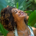 Beleza e resistência: exposição apresenta fotos de mulheres vítimas de violência