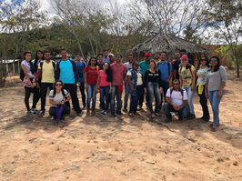 Estudantes de  Geografia do Campus do Sertão visitam escola indígena