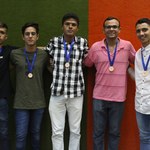 Estudante de jornalismo colabora com rádio de escola pública estadual