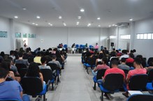 Primeiro dia de confirmação de matrículas