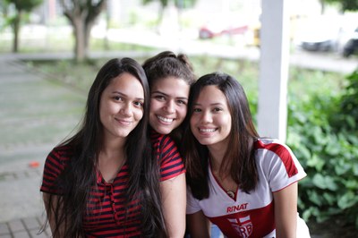 Natália Cristina, Rayana Torres e Bruna Rocha, estudantes de Serviço Social | nothing