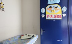 Fraldário facilita vida de estudantes que levam os filhos para a Ufal