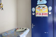 Fraldário facilita vida de estudantes que levam os filhos para a Ufal