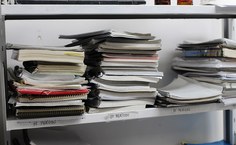 Estante do CA de Engenharia para compartilhar conteúdos. Foto: Pedro Ivon