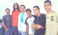 Da esquerda pra direita: Raniery, os professores Elthon e Marcelo (orientador), e os clegas de iniciação científica Rodolfo, Pedro e Thiago. Foto Arquivo pessoal