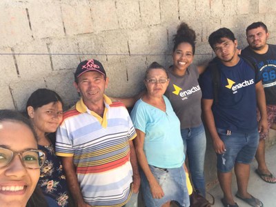 Membros do Time Enactus Ufal no Conjunto Habitacional Antônio Lins, em fevereiro de 2020 (fotos: Enactus Ufal)