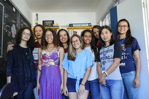 Meninas na ciência encontram apoio e incentivo em projeto de extensão