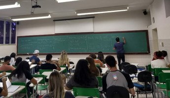 Projeto “Help me” auxilia calouros do curso de Matemática