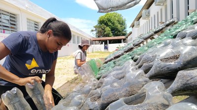 Construção de horta do Amitis na escola Nosso Lar