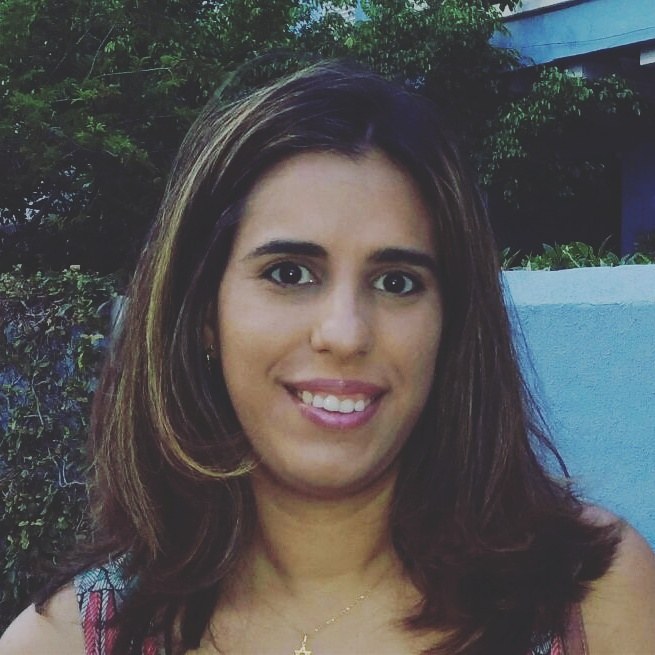 Raquel do Monte, coordenadora do curso de Jornalismo, comemora sucesso do mutirão