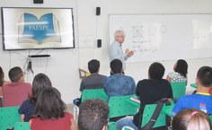 Aula do professor Roberaldo Carvalho, idealizador do Paespe