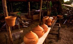 Arte ceramista da artesã Paula da Caqueira