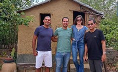 Professor Carlos Everaldo, Alex Sandro, Karoline Rodrigues e professor Valdemir Silva durante apresentação do trabalho em Craíbas