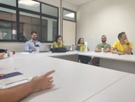 Participantes durante reunião com o professor Mário Jucá
