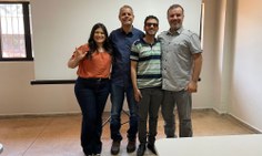 Juciê com os membros de sua banca de TCC