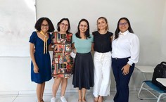 Orientadora do TCC Silvana Pirillo (vestido estampado)