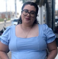 Egressa do curso de Letras-Francês foi contemplada com bolsa de estudo na França