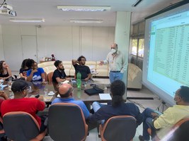 Reitor da Ufal recebe estudantes para debater os cortes no orçamento