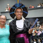 Estudante pesquisa literaturas contemporâneas em defesa do saber indígena