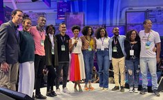 Liliane Vicente e demais empreendedores durante a Expo Favela