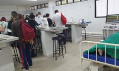 Professore e alunos de Medicina, Enfermagem, Biologia e Educação Física estão como monitores do evento