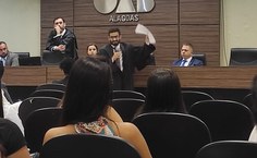 O aluno Antônio Milhazes durante sustentação oral