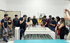 Estudantes de jornalismo da Ufal conhecem a editora e o parque gráfico da Imprensa Oficial (Foto - Fabiana Santos)