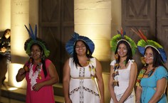 Mulheres indígenas encantam público com músicas tradicionais no Femupe