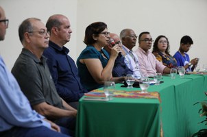 Calouros são recepcionados com aula sobre desafios da vida universitária