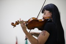 Apresentação cultural com a professora Débora Borges no violino