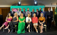 Evelynne Marques Melo (à direita da foto) durante a posse do CFMV