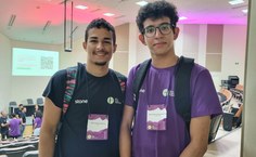 Estudantes Edeilson Costa(de preto) e Anthony Souto