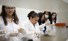 Aula prática no Laboratório DNA Forense