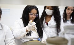 Aula prática no Laboratório DNA Forense