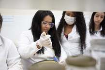Aula prática no Laboratório DNA Forense