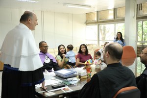 Aluno de Letras em Arapiraca cola grau para assumir concurso