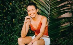 Amanda Soares é PcD e artista, e estará no webinar Inclusão no Mercado de Trabalho