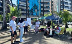 Ação do projeto na orla (Divulgação)