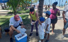 Ação do projeto na orla (Divulgação)