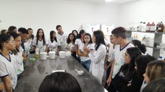 Estudantes do ensino médio durante visita ao Ceca