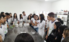 Estudantes do ensino médio durante visita ao Ceca
