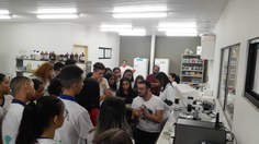 Estudantes conhecem laboratórios do Ceca Ufal