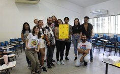 Estudantes e docentes durante oficina do projeto Vivências