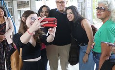 Público aproveitou o momento para tietar o deputado