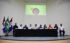 Mesa de honra presidida pelo reitor