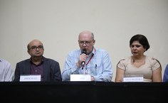 Mesa de honra presidida pelo reitor