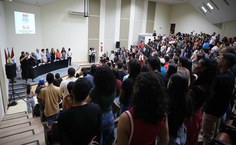 Mesa de honra presidida pelo reitor